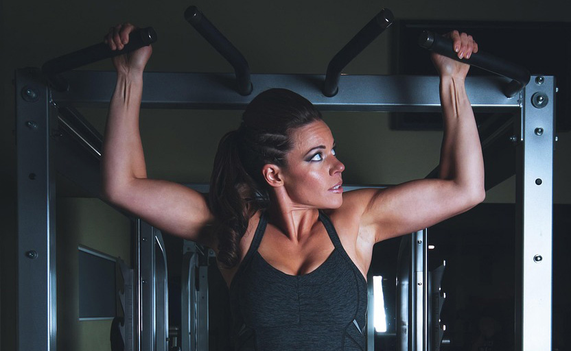 懸垂で腕ばかり疲れる3つの原因